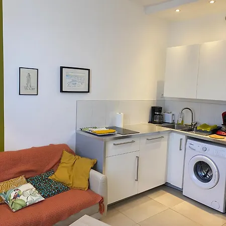P3, 2 Bedrooms, Quiet, Center Apartment